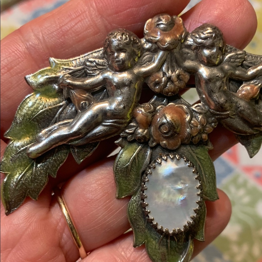 Vintage Brass Sadie Green Cherub Angel Floral Brooch with Mother of Pearl - Picture 10 of 13